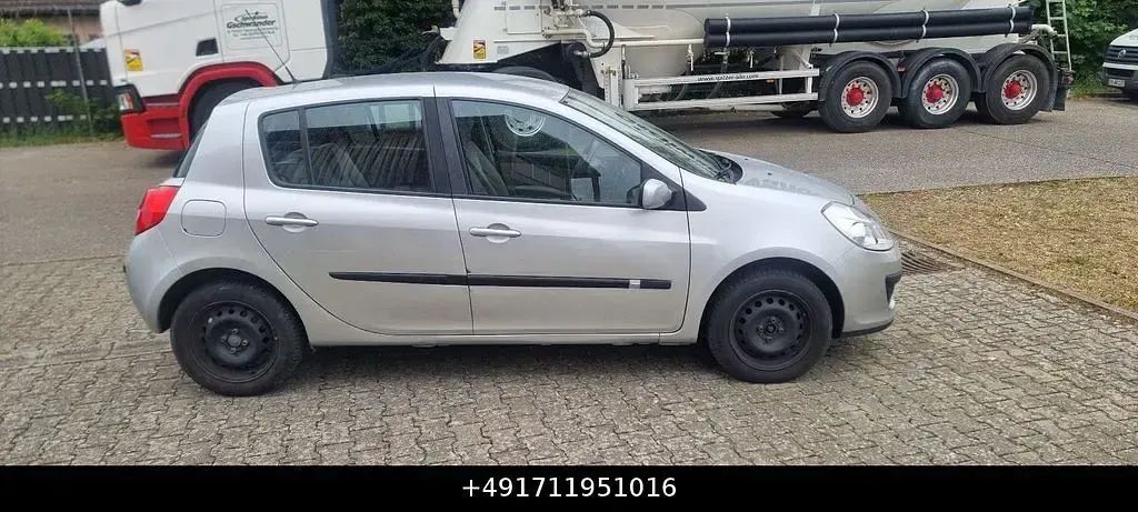 Używany Renault Clio III Privilege 111 KM (81 kW) 2005 Srebrny Sedan/Limuzyna