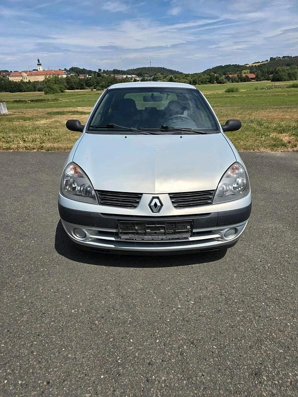 Silber Gebraucht 2004 Renault Clio II Kleinwagen | 750 € - Bild 1/4