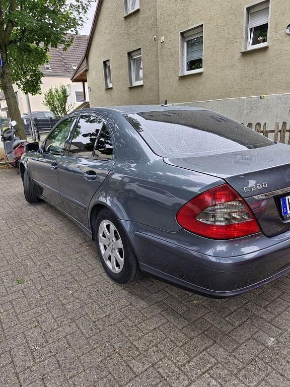 Second-hand Mercedes E200 140 CP (102 kW) 2008 Gri Berlinǎ