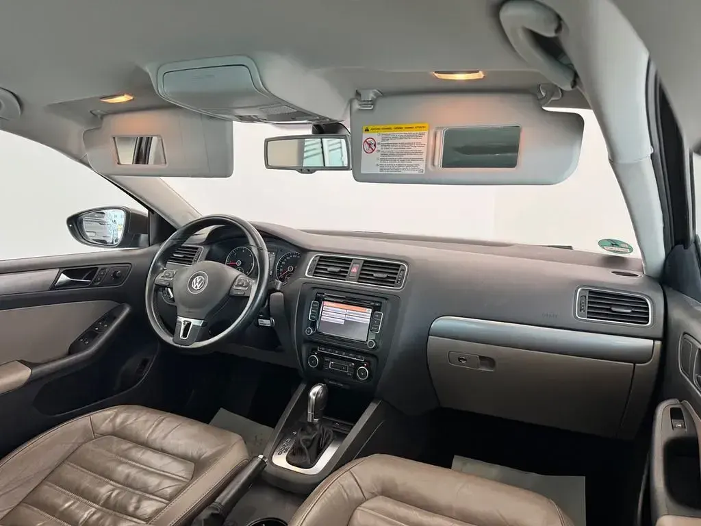 Gebraucht VW Jetta Highline 140 PS (102 kW) 2011 Braun Limousine