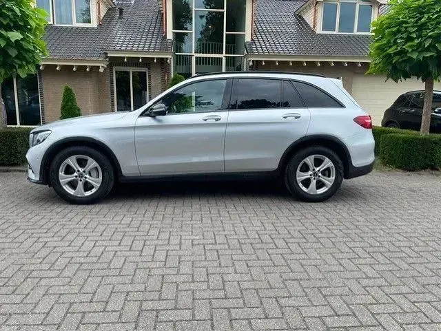 Gebraucht Mercedes GLC220 AMG line 163 PS (119 kW) 2018 Silber SUV