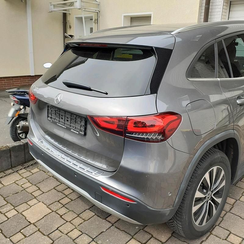 Gebraucht Mercedes GLA250 160 PS (117 kW) 2021 Grau SUV