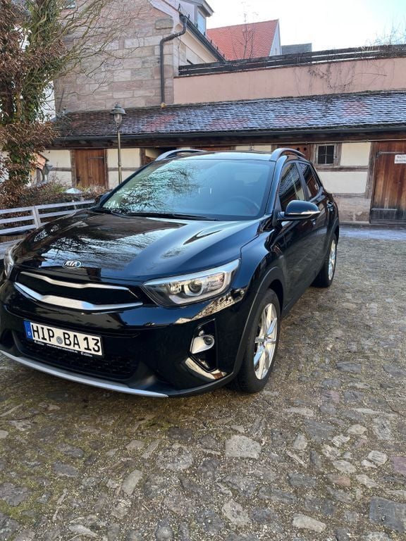 Schwarz Gebraucht 2020 Kia Stonic Style SUV | 12.980 € (Fairer Preis) - Bild 1/4