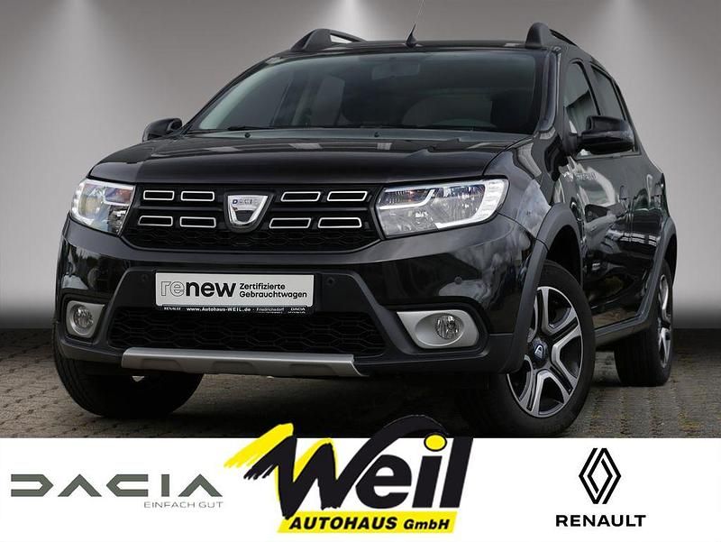 Schwarz (perlmuttschwarz (schwarz)) Gebraucht 2020 Dacia Sandero Celebration Kleinwagen | 12.990 € - Bild 1/4