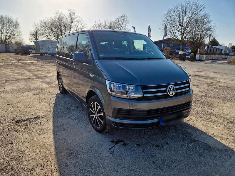 Gebraucht VW Multivan Comfortline 150 PS (110 kW) 2018 Grau Van