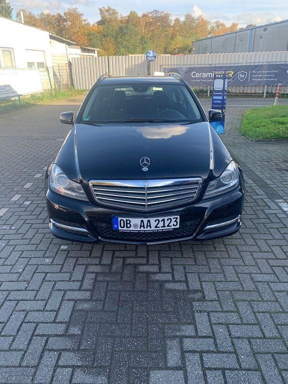 Schwarz Gebraucht 2011 Mercedes C220 Avantgarde Limousine | 6.500 € (Superpreis) - Bild 1/4