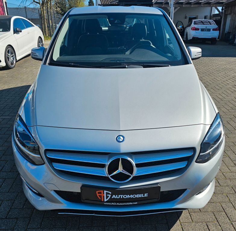 Gebraucht Mercedes B180 109 PS (80 kW) 2016 Polarsilber  metalliclack Van / Kleinbus