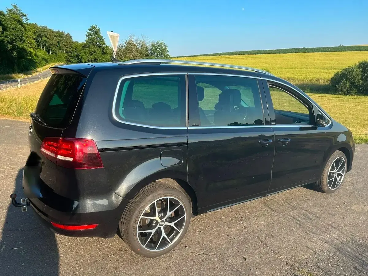 Gebraucht VW Sharan Allstar 150 PS (110 kW) 2016 Schwarz Van / Kleinbus