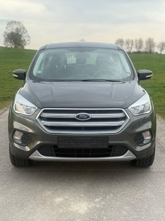 Gebraucht Ford Kuga Trend 150 PS (110 kW) 2018 Grau SUV