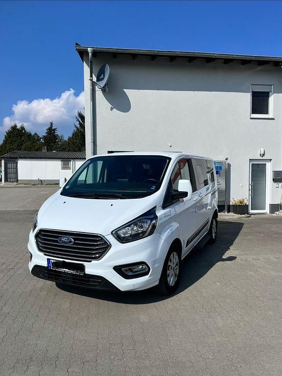 Gebraucht Ford Tourneo 131 PS (96 kW) 2020 Weiß Van / Kleinbus