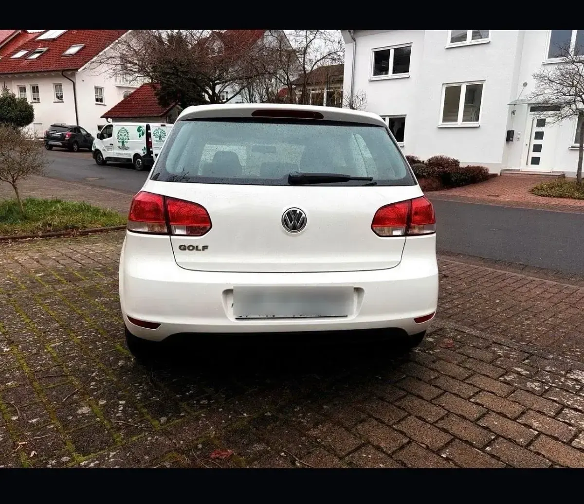 Gebraucht VW Golf VII 75 PS (55 kW) 2012 Weiß Limousine