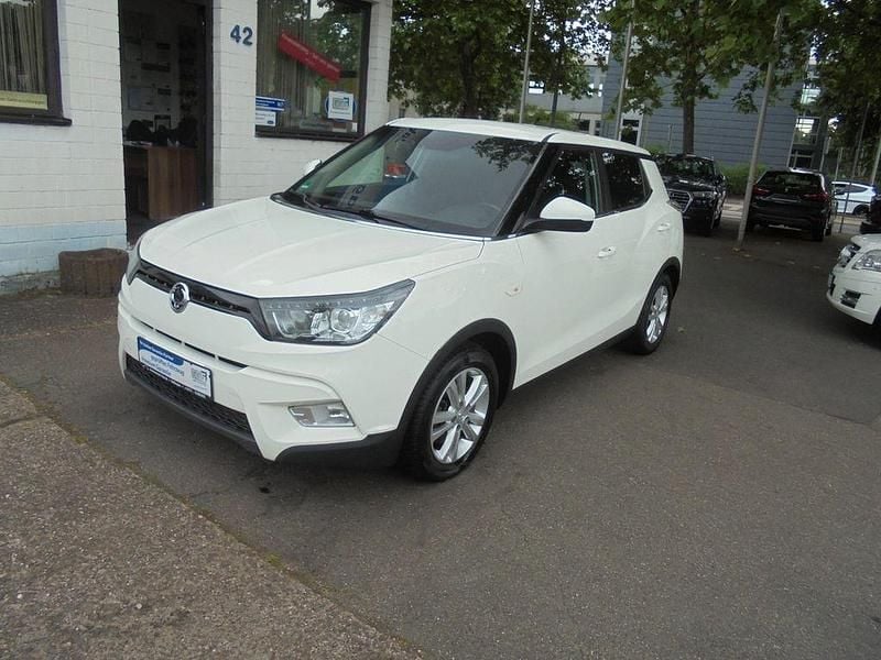 Weiß Gebraucht 2016 Ssangyong Tivoli Quartz SUV | 5.950 € (Guter Preis) - Bild 1/4