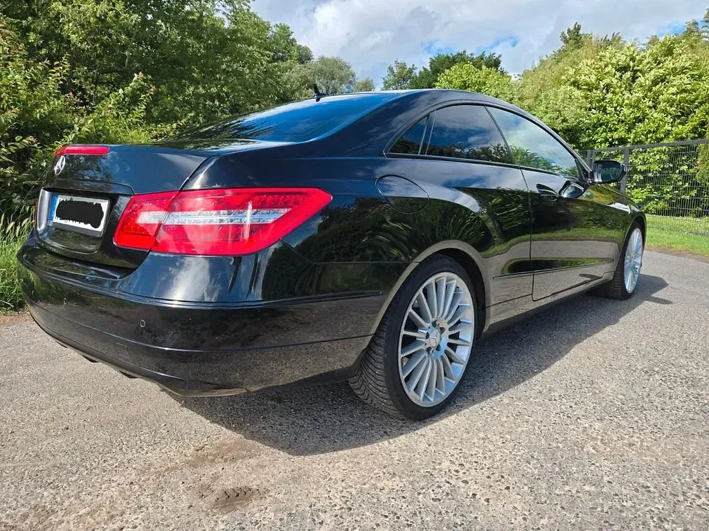 Gebraucht Mercedes E250 204 PS (150 kW) 2009 Schwarz Coupé