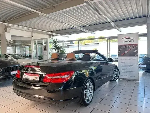 Gebraucht Mercedes E250 AMG line 204 PS (150 kW) 2010 Schwarz Cabrio