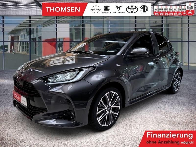 Grau Gebraucht 2024 Toyota Yaris Hybrid Style Limousine | 25.850 € (Fairer Preis) - Bild 1/3