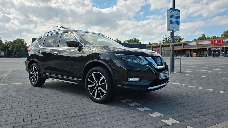 Braun Gebraucht 2018 Nissan X-Trail Tekna SUV | 18.000 € (Etwas zu teuer) - Bild 1/4