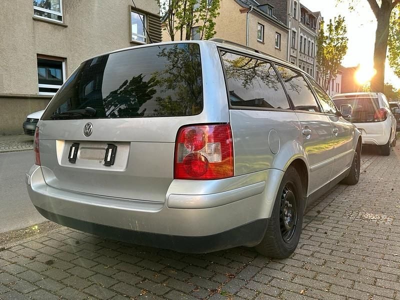 Gebraucht VW Passat 130 PS (95 kW) 2002 Silber Kombi