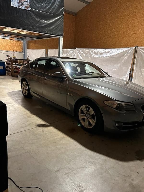 Grau Gebraucht 2010 BMW 535 Limousine | 13.000 € (Superpreis) - Bild 1/4