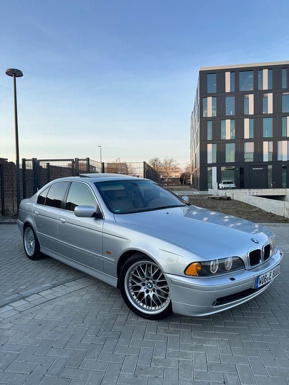 Silber Gebraucht 2001 BMW 530 Exclusive Limousine | 5.799 € (Guter Preis) - Bild 1/4