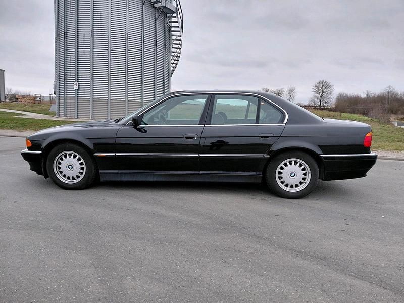 Gebraucht BMW 735 238 PS (175 kW) 1999 Schwarz Limousine