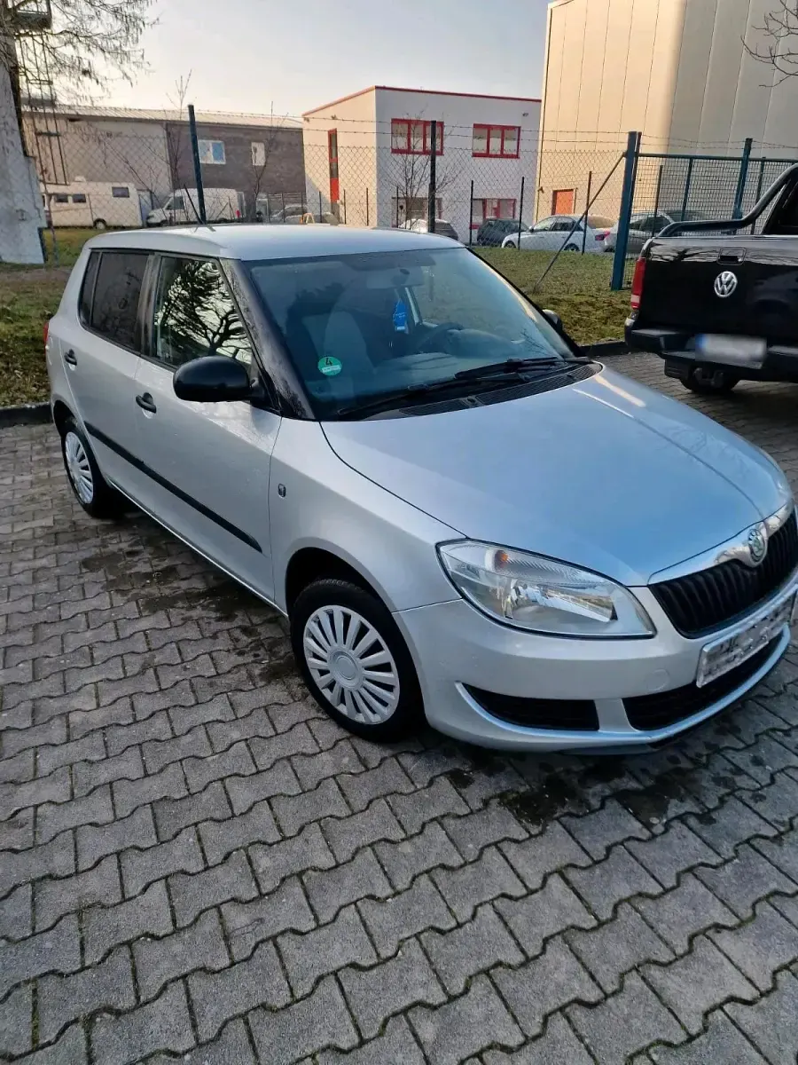 Używany Skoda Fabia 70 KM (51 kW) 2012 Srebrny Hatchback