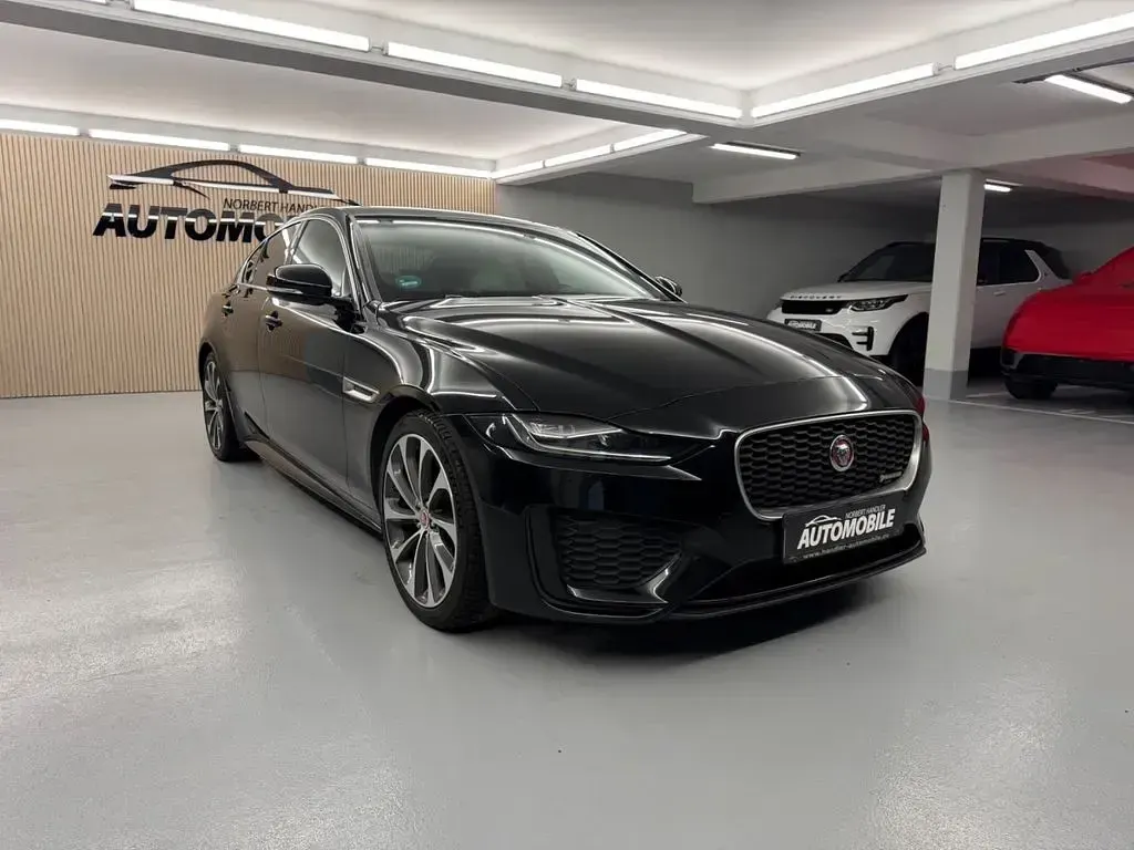 Używany Jaguar XE R-Dynamic 179 KM (131 kW) 2020 Czarny Sedan/Limuzyna