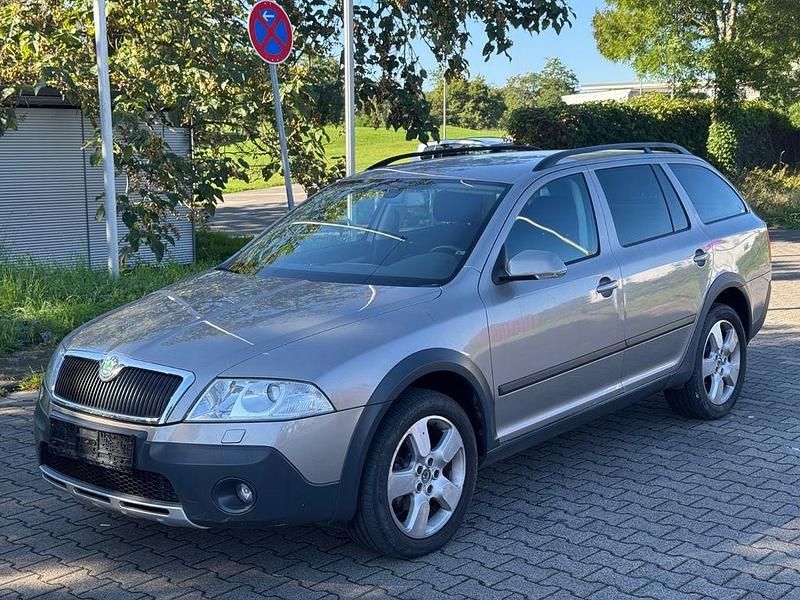 Beige Gebraucht 2008 Skoda Octavia Kombi | 7.999 € - Bild 1/4