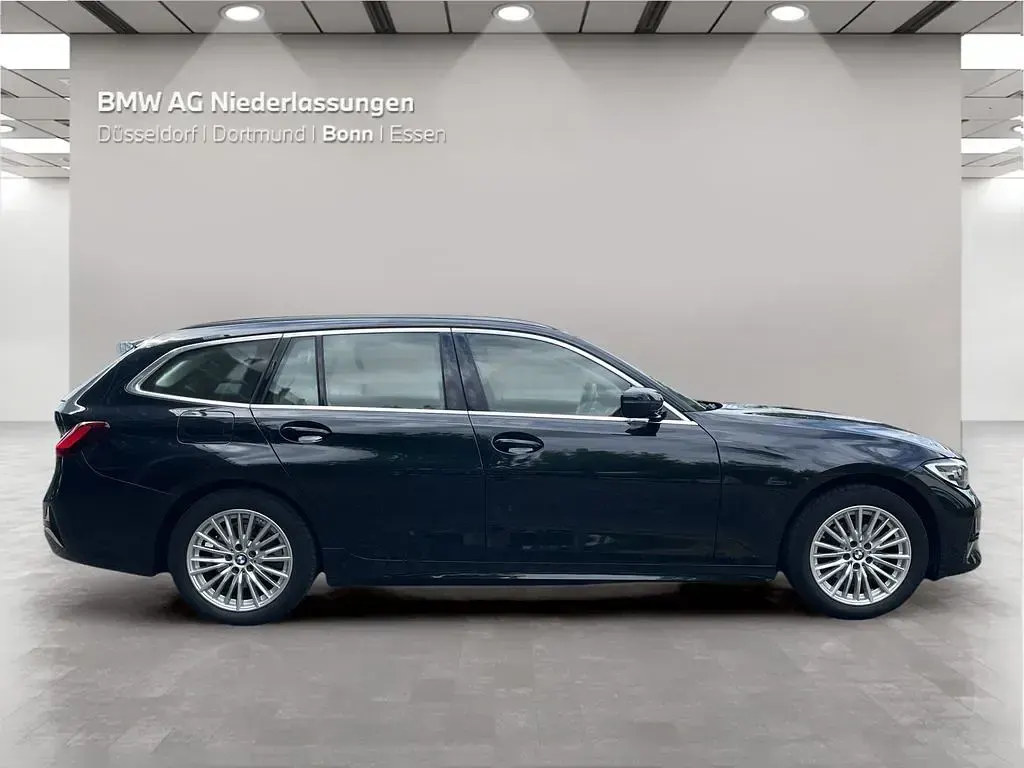 Gebraucht BMW 318 Sport Line 156 PS (114 kW) 2022 Schwarz Kombi