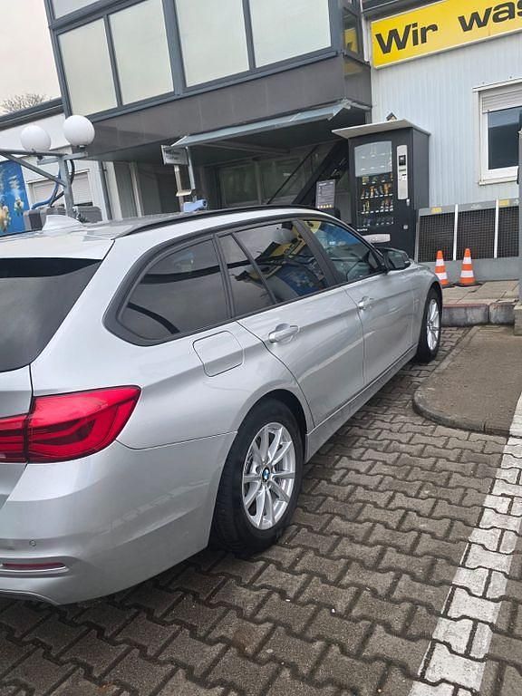 Gebraucht BMW 318 150 PS (110 kW) 2017 Grau Limousine