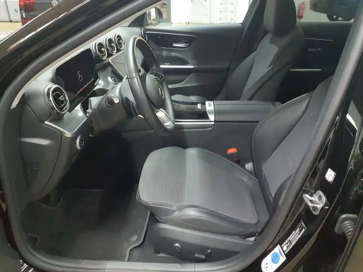 Gebraucht Mercedes C300e Avantgarde 204 PS (150 kW) 2023 Schwarz Kombi