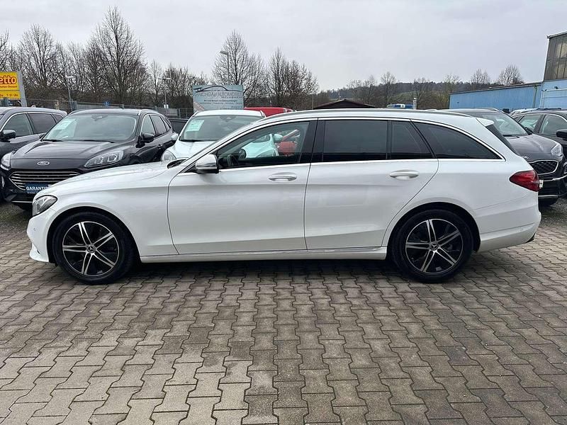 Gebraucht Mercedes C220 194 PS (142 kW) 2020 Polarweiss  unilack Kombi