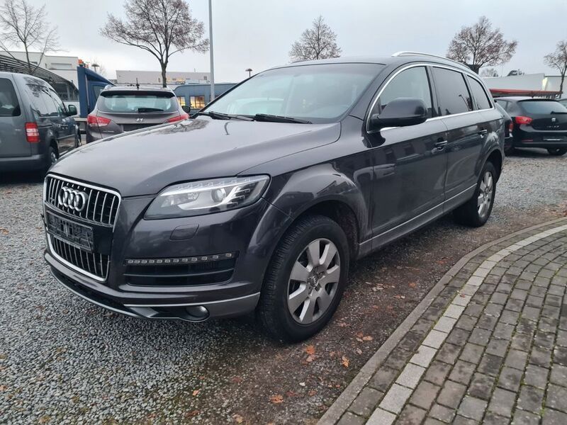 Grau Gebraucht 2013 Audi Q7 Business SUV | 12.995 € (Superpreis) - Bild 1/4