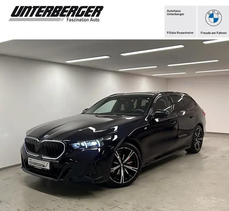 M carbonschwarz Gebraucht 2024 BMW 520 M Sport Kombi | 62.850 € (Etwas zu teuer) - Bild 1/4