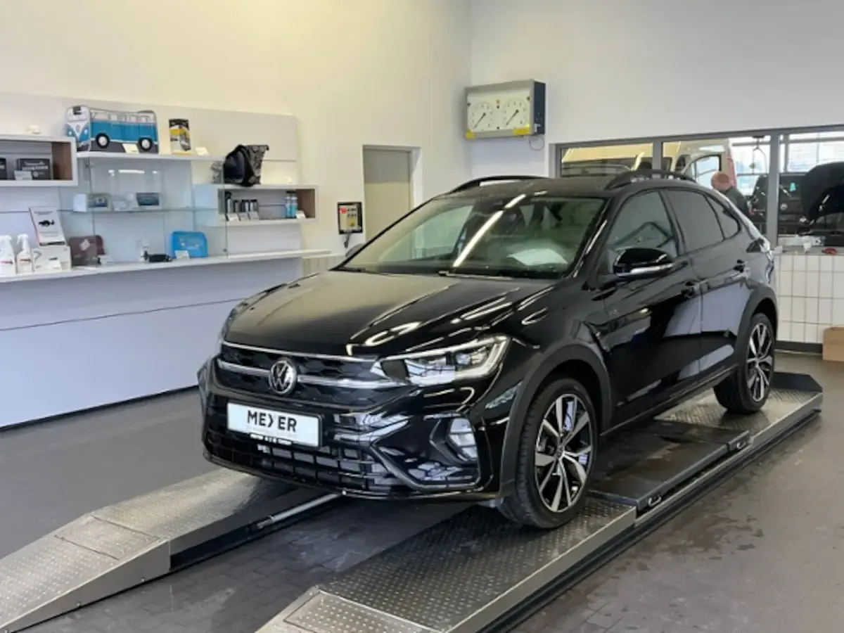 Neu VW Taigo R-line 150 PS (110 kW) 2025 Deep black perleffekt SUV