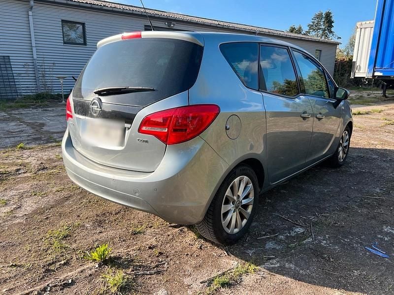 Second-hand Opel Meriva 110 CP (80 kW) 2012 Argintiu Monovolum