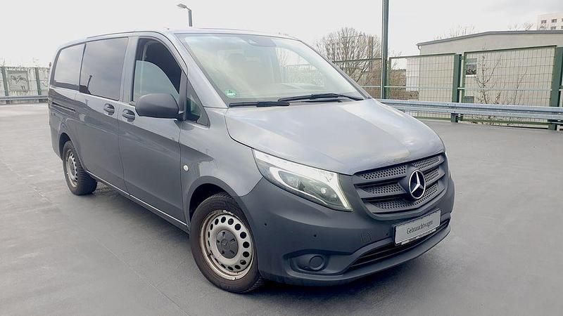 Grau Gebraucht 2019 Mercedes Vito Van / Kleinbus | 20.600 € (Fairer Preis) - Bild 1/4
