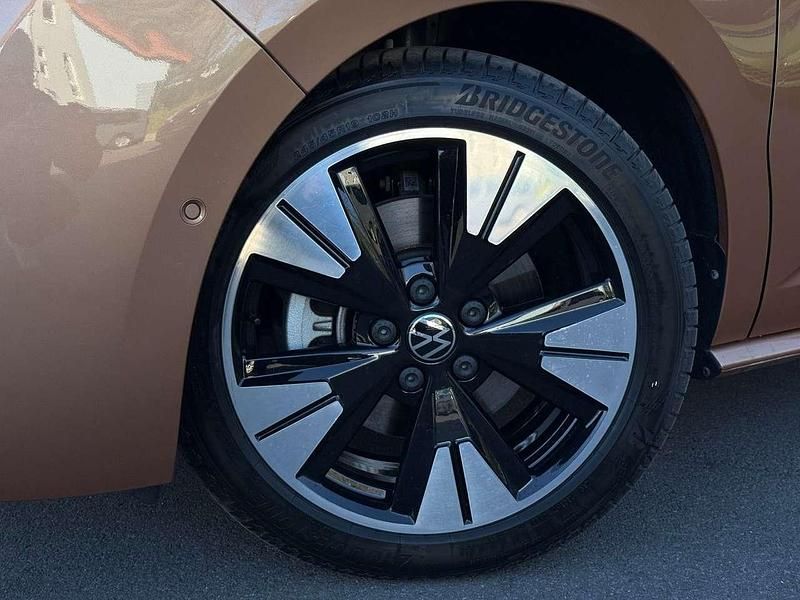 Second-hand VW Multivan Style 218 CP (160 kW) 2023 Maro Monovolum