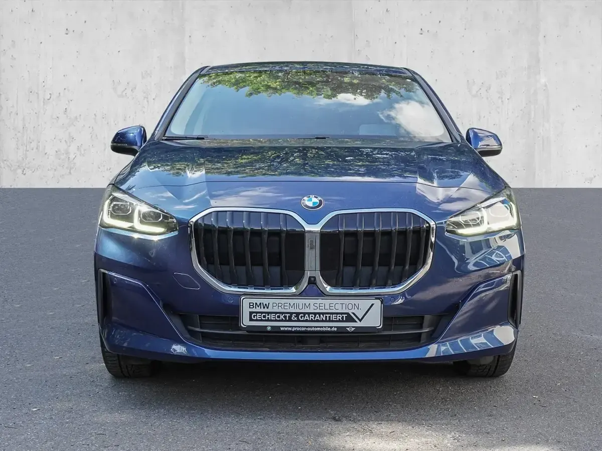 Gebraucht BMW 220 Active Tourer Luxury Line 156 PS (114 kW) 2023 Blau Van / Kleinbus