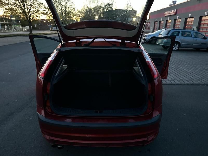 Second-hand Ford Focus 101 CP (74 kW) 2007 Andere farben Berlinǎ