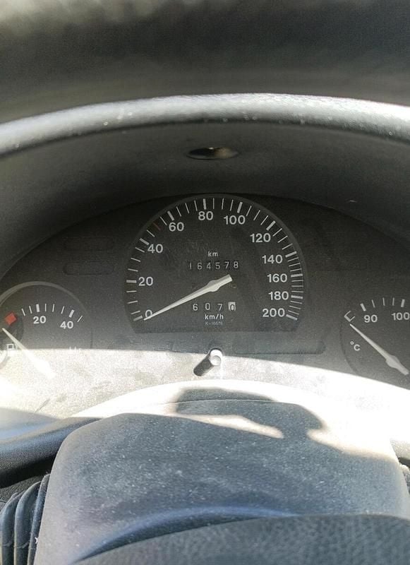 Usata Opel Corsa 65 CV (47 kW) 2000 Rosso Utilitaria