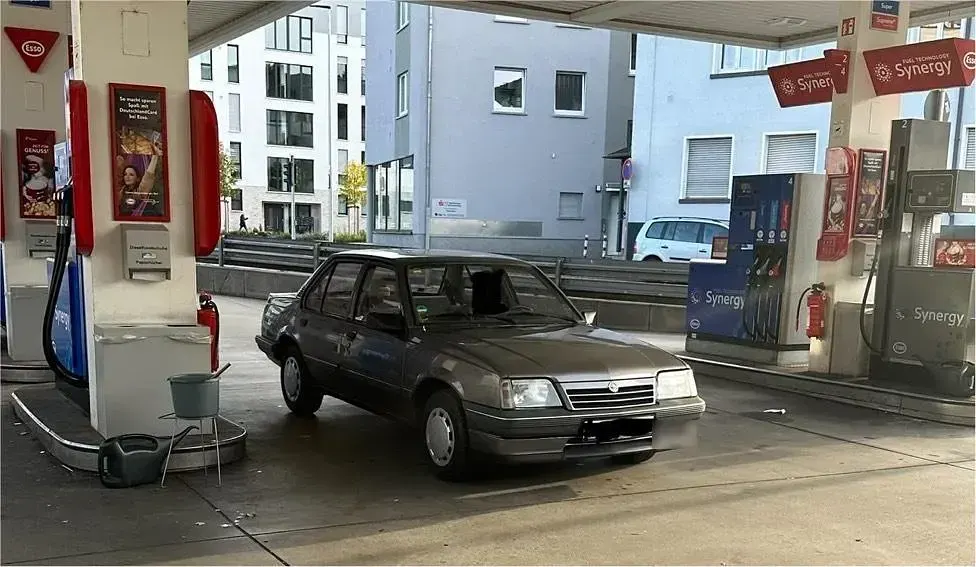 Gebraucht Opel Ascona 75 PS (55 kW) 1989 Grau Limousine