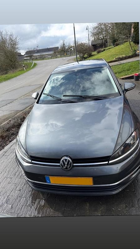 Gebraucht VW Golf VII Edition 85 PS (62 kW) 2017 Grau Kleinwagen