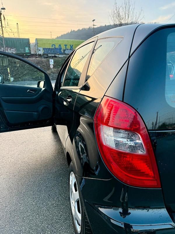 Gebraucht Mercedes A160 95 PS (69 kW) 2010 Schwarz Kleinwagen