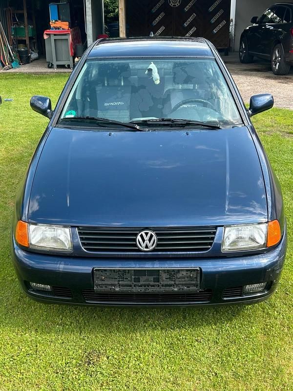 Blau Gebraucht 1998 VW Polo Classicline Limousine | 1.500 € (Fairer Preis) - Bild 1/4