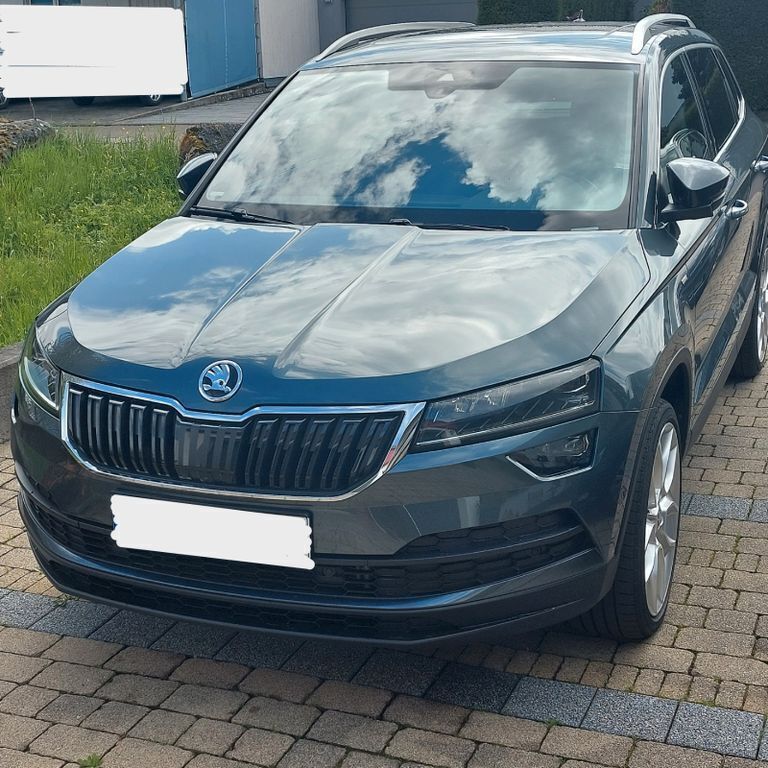 Grau Gebraucht 2021 Skoda Karoq Drive SUV | 24.600 € (Fairer Preis) - Bild 1/4