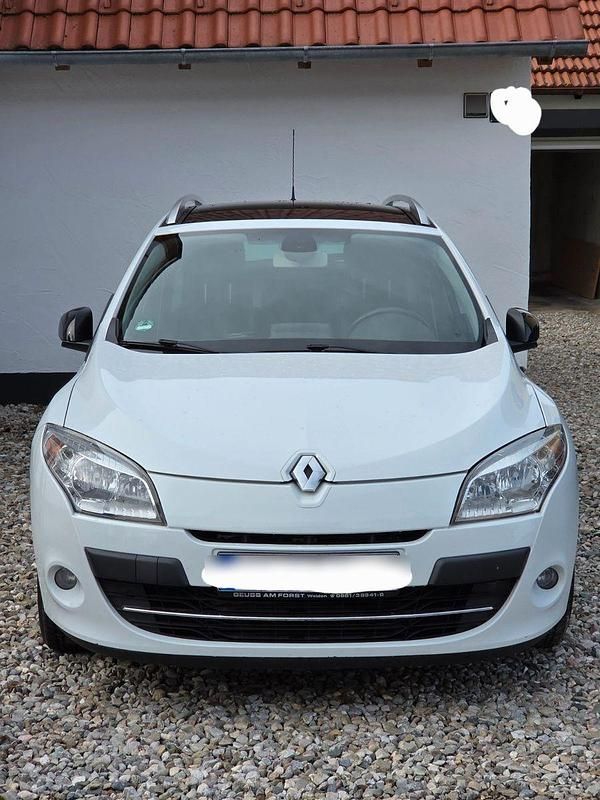 Gebraucht Renault Mégane GrandTour Bose Edition 131 PS (96 kW) 2011 Weiß Kombi