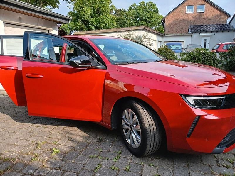 Gebraucht Opel Astra Edition 131 PS (96 kW) 2024 Rot Limousine