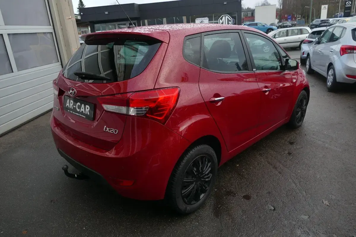 Gebraucht Hyundai ix20 Passion 90 PS (66 kW) 2016 Rot Kleinwagen