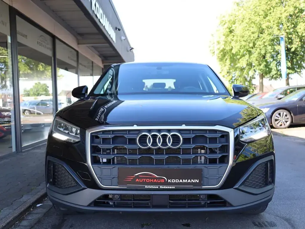 Gebraucht Audi Q2 Basis 150 PS (110 kW) 2022 Mythosschwarz metallic SUV