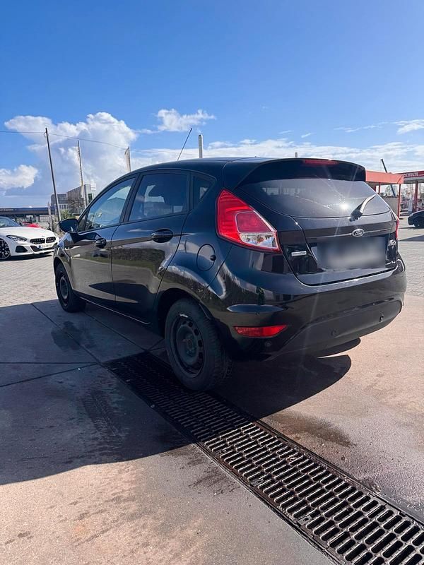 Gebraucht Ford Fiesta 101 PS (74 kW) 2016 Schwarz Limousine
